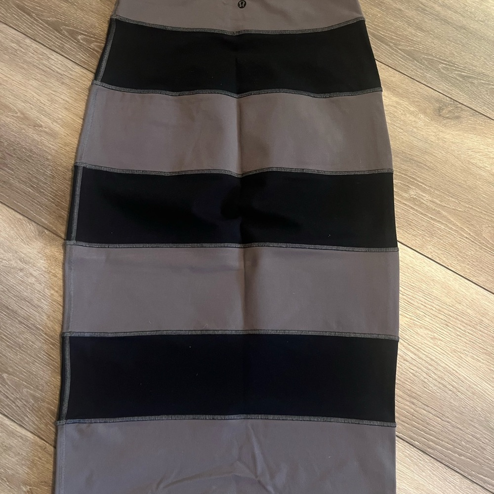 Lululemon Athletica Black and Gray Midi Pencil Skirt